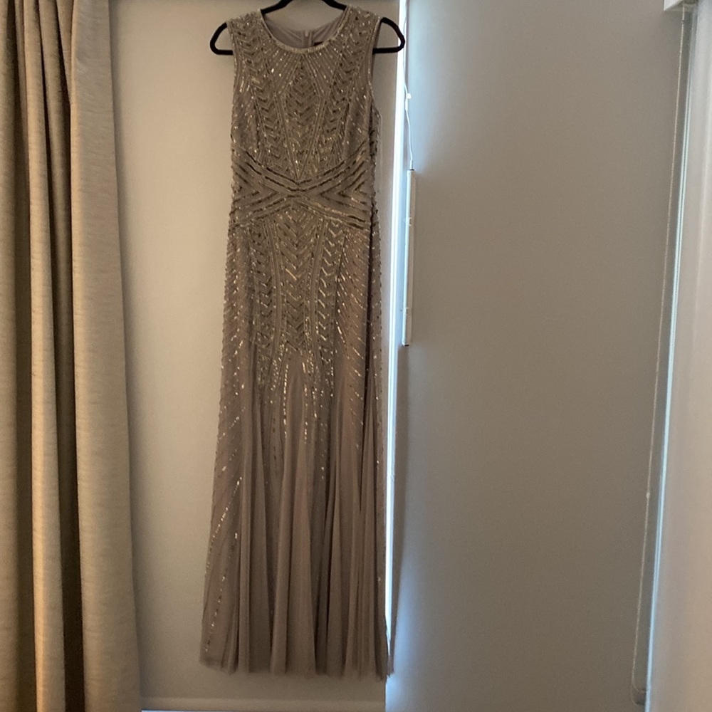 Evening Elegant long dress Très chic design Grey sequence with a flair bottom . - Picture 4 of 17